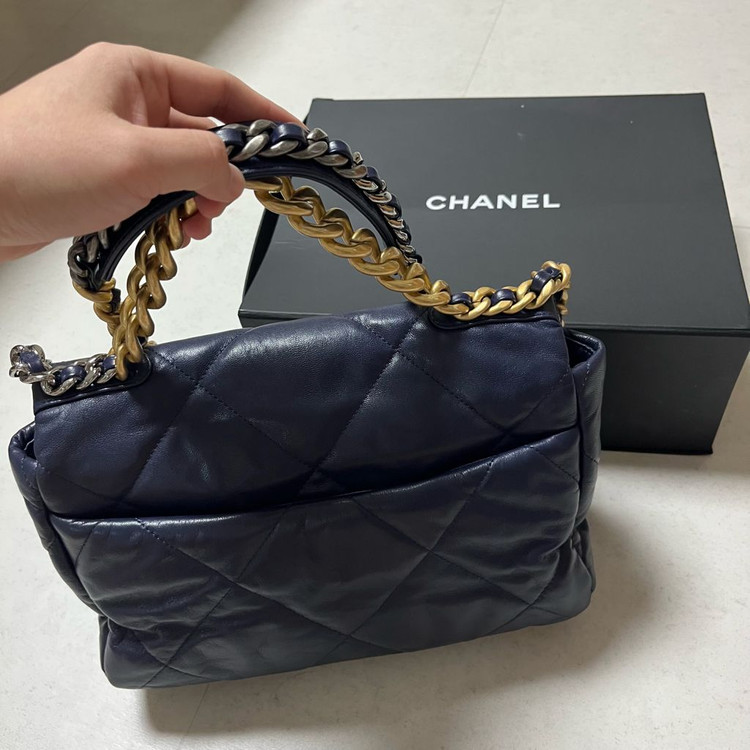 (AS1161) 샤넬 19백 램스킨 라지 네이비 30번대 토트 겸 크로스--3