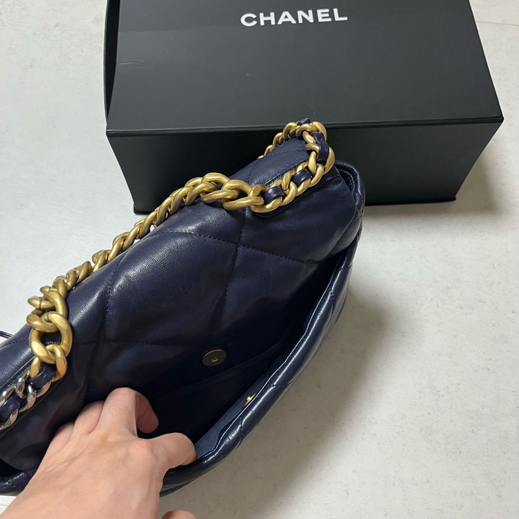 (AS1161) 샤넬 19백 램스킨 라지 네이비 30번대 토트 겸 크로스--5