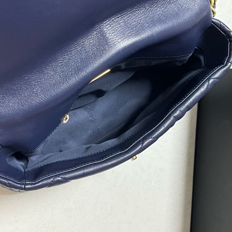 (AS1161) 샤넬 19백 램스킨 라지 네이비 30번대 토트 겸 크로스--7