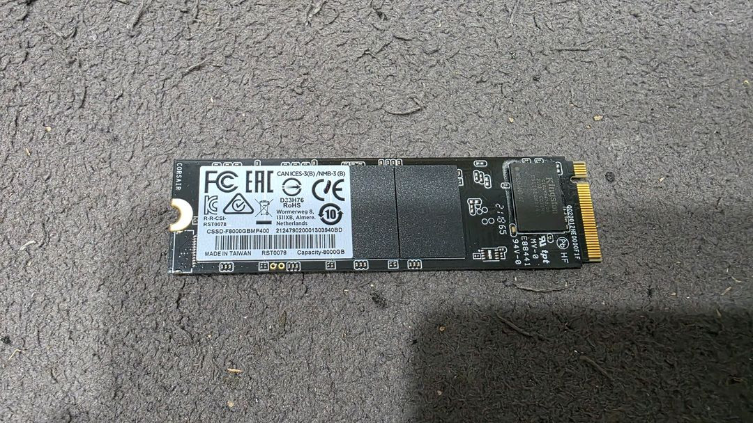 커세어 MP400 NVMe SSD 8TB--1