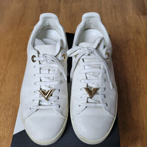 루이비통 금장 V로고 프론트로우 스니커즈 35(220~225)