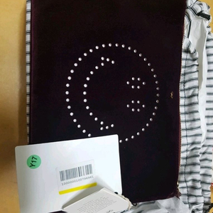 안야힌드마치 벨벳클러치백 새것