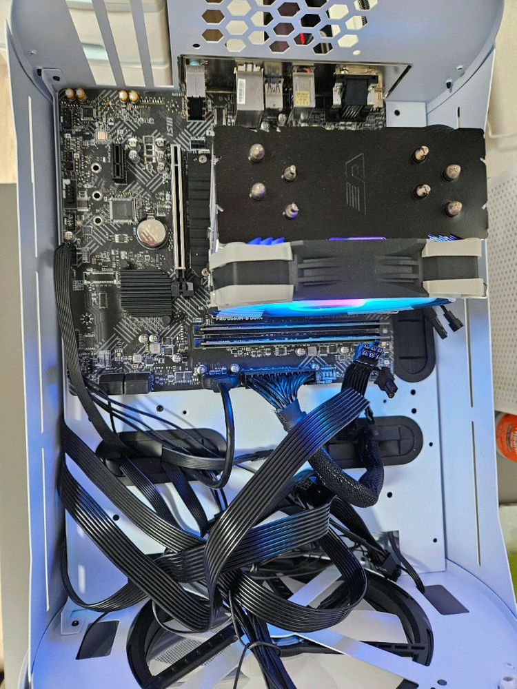 14600k ,16gb램, ssd 1tb pc 본체 팝니다--1