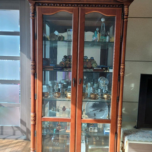 앤틱 유리 장식장