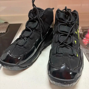 나이키 에어맥스 업템포 96 볼트 260