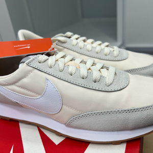 나이키 데이브레이크 써밋화이트 240mm 새상품