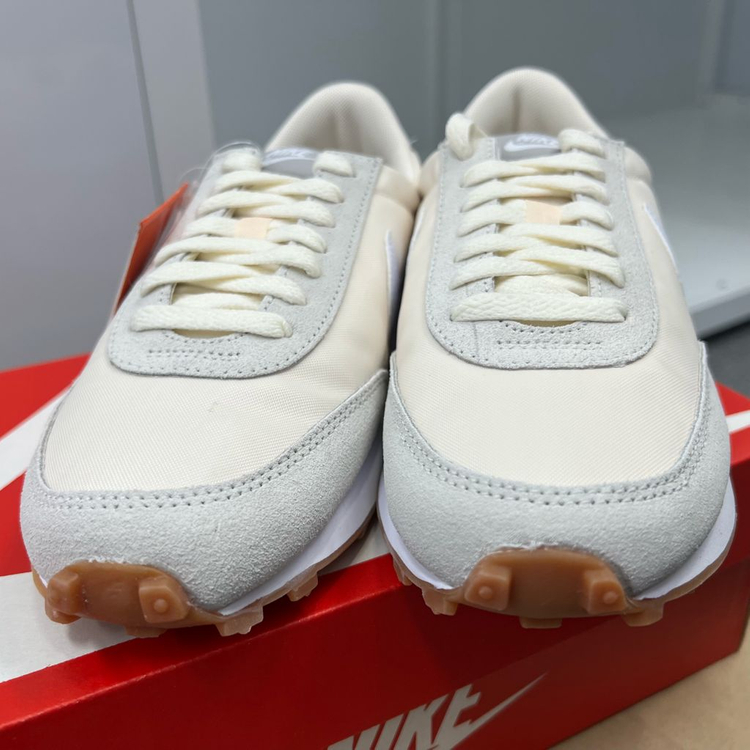 나이키 데이브레이크 써밋화이트 240mm 새상품--1