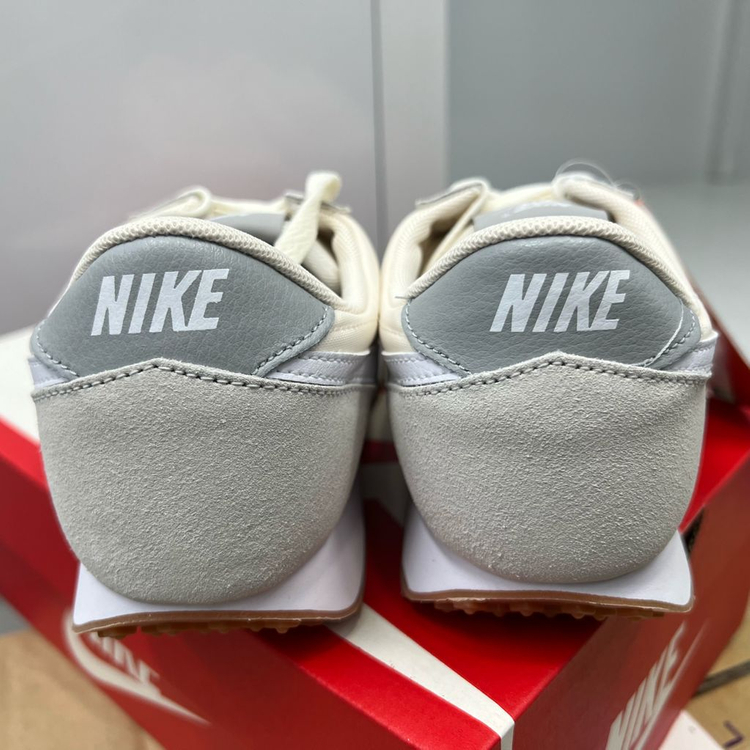 나이키 데이브레이크 써밋화이트 240mm 새상품--2