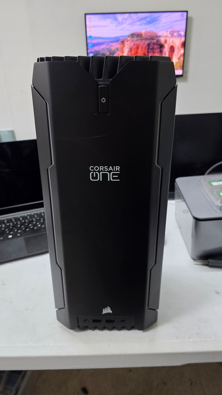 커세어 올인원 PC(Corsair ONE i300) 팝니다.--1