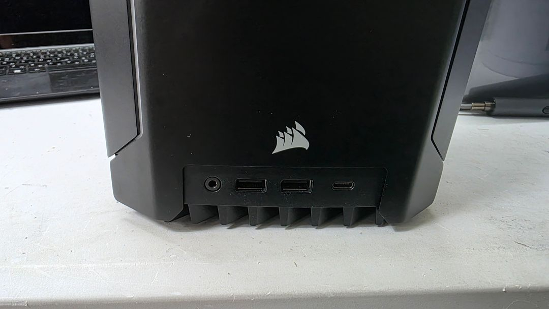 커세어 올인원 PC(Corsair ONE i300) 팝니다.--2