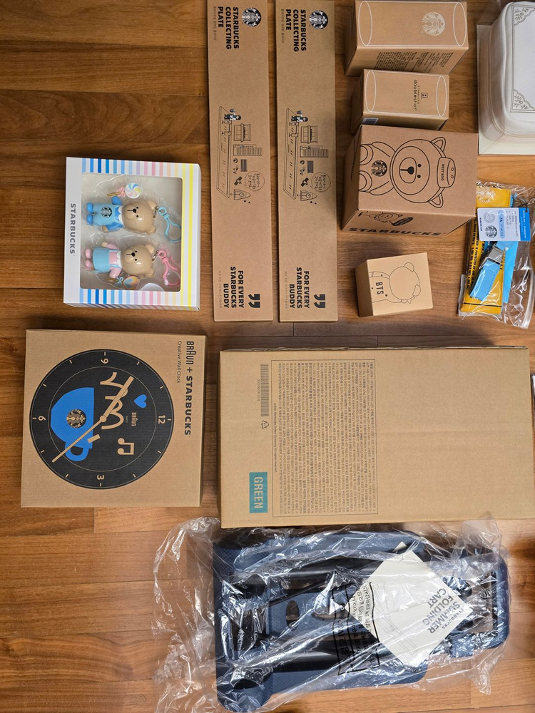 스타벅스 서머폴딩카트,플레이모빌 컬렉팅 플레이트 ,시계,bts 램프 ,더블샷잔 판매합니다. 이미지