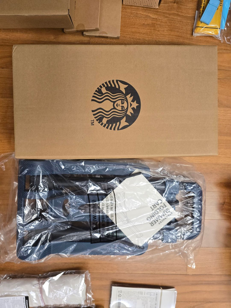 스타벅스 서머폴딩카트,플레이모빌 컬렉팅 플레이트 ,시계,bts 램프 ,더블샷잔 판매합니다. 이미지