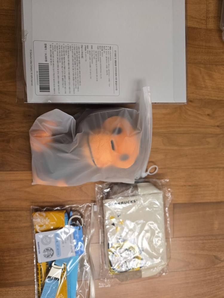 스타벅스 대한항공 버클업.베이프 장바구니.스프링북 파우치.리저브 파우치.팬톤 파우치.코스터.보냉백 판매합니다.--4