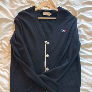 메종키츠네 여성가디건 팔아요 M사이즈입니다