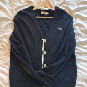 메종키츠네 여성가디건 팔아요 M사이즈입니다