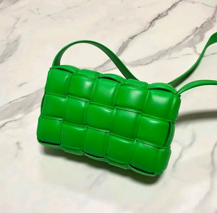 새상품급 보테가베네타 스몰 패딩 레더 카세트백 가방 패러킷 그린 정품--8