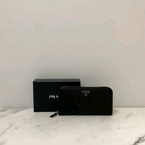 프라다 사피아노 레더 삼각로고 지퍼 장지갑 블랙 1ML506
