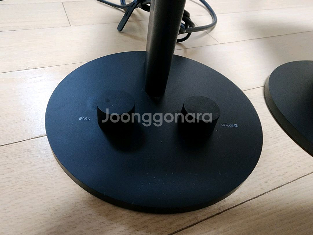 레이저 놈모 크로마 2.0 게이밍스피커--1