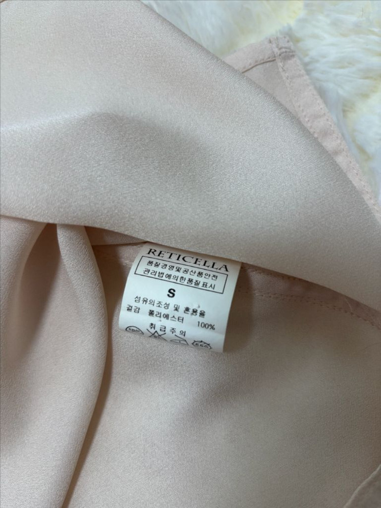 레티첼라 실키 브이 블라우스 크림 스몰 판매해요--1