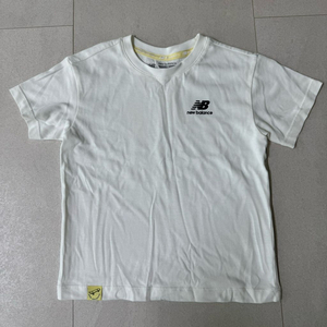 뉴발란스키즈 화이트 반팔 티셔츠 110사이즈