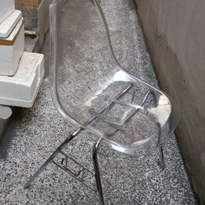 고급투명의자 이미지