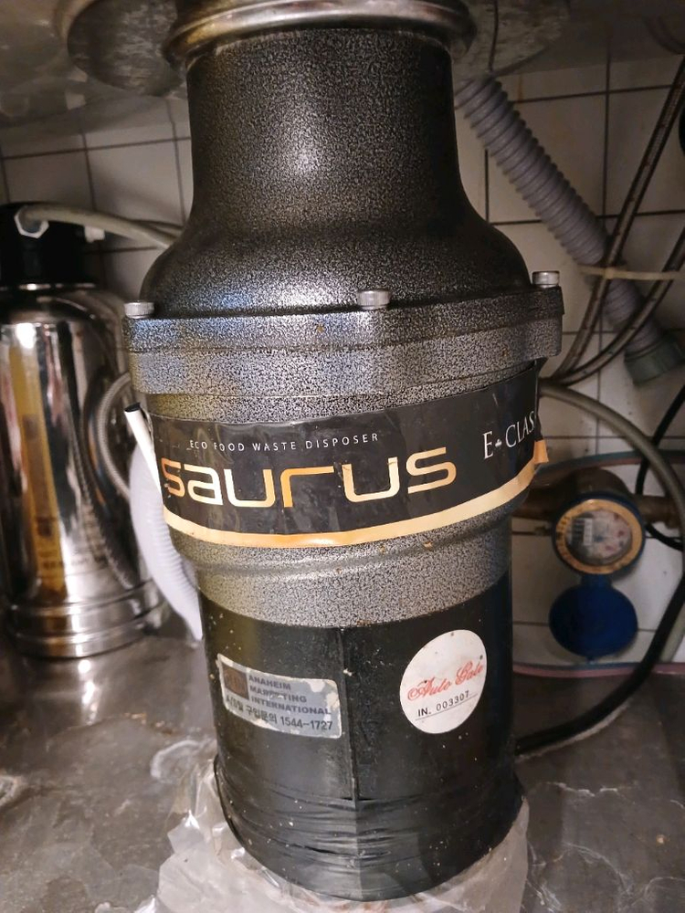 음식물처리기와 씽크대 이미지