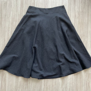 미사용 새제품 여성용 폴리에스터 아크릴 스커트 안감있음 27인치길이 62센치 무릎 덮는 정도 되는 미디 사이즈구요천