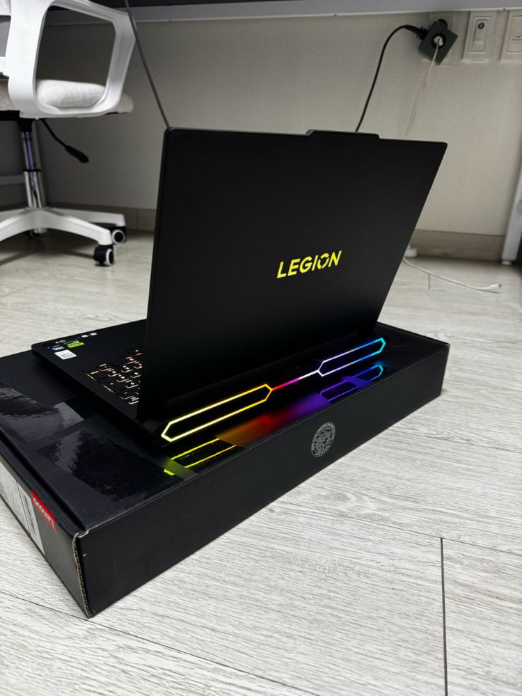 레노버 리전 프로 7 16IAX9 i9 RTX5080 이미지