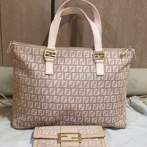 펜디 FENDI 주카 지퍼숄더백