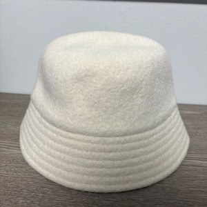 유니클로 벙거지 햇 아이보리