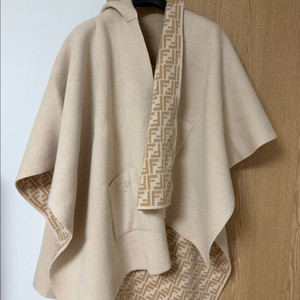 펜디키즈판쵸4사이즈