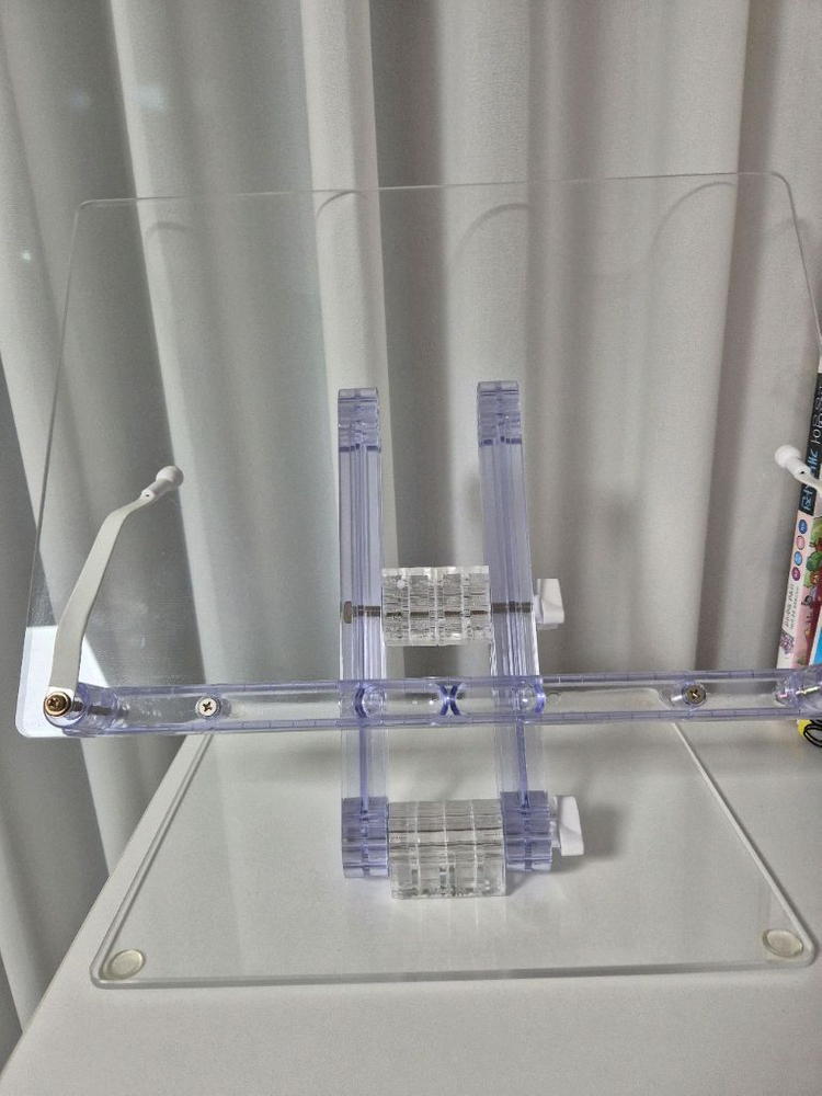 투명 독서대 이미지