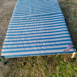 캠핑용 침대 매트리스(라꾸리꾸 침대) 상태 좋음 이미지