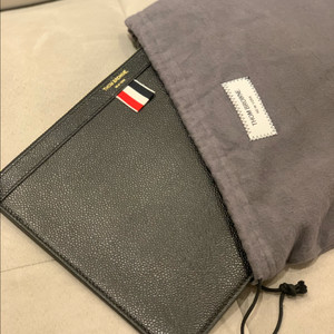 톰브라운 페블레더 클러치 (새상품)