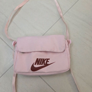 나이키 크로스바디백 이미지