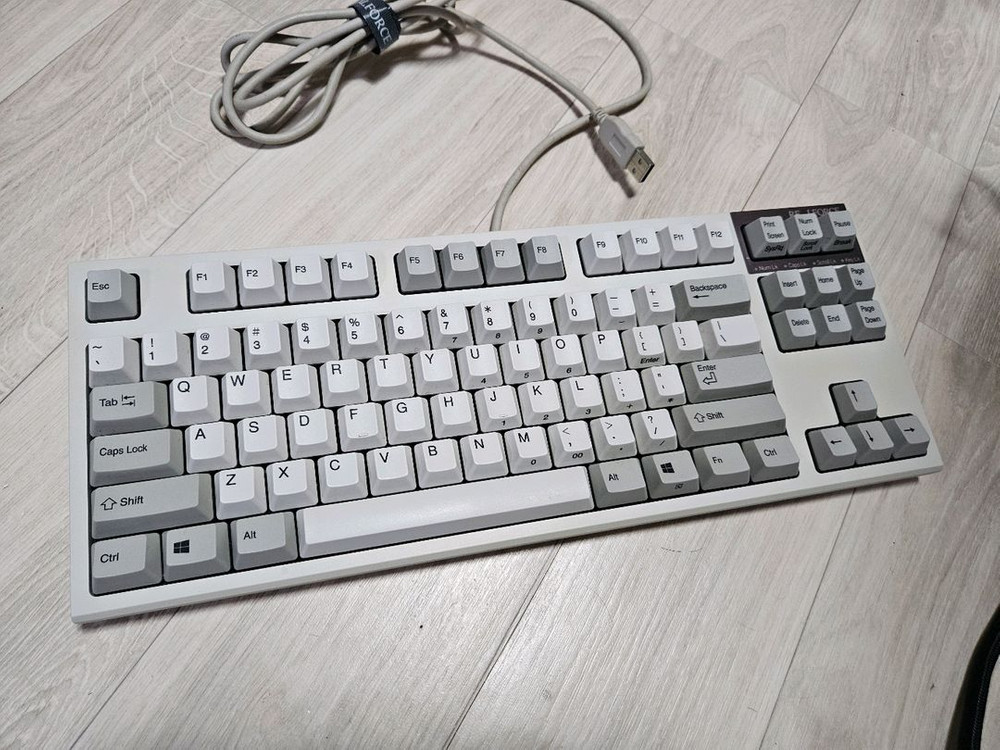 리얼포스 R2 TKL 아이보리 저소음차등 토프레 무접점키보드--2