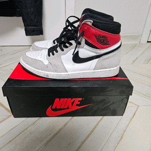 조던 1레트로 하이 OG 라이트 스모크 그레이 300 이미지