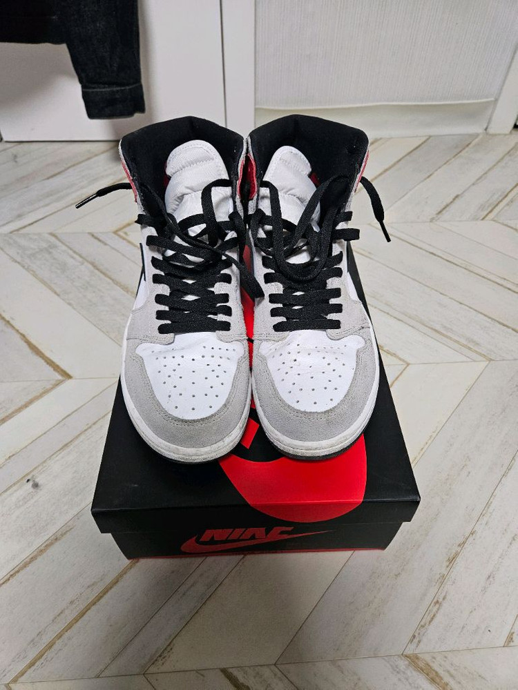 조던 1레트로 하이 OG 라이트 스모크 그레이 300 이미지