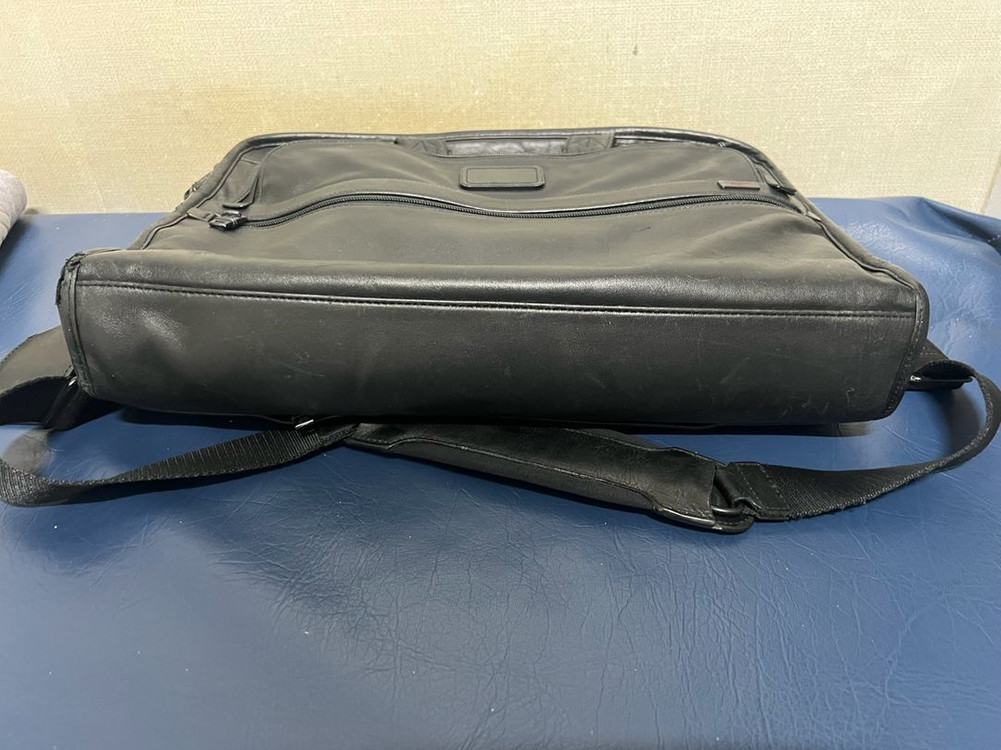 정품 투미 TUMI 가죽 브리프 케이스 가방 판매 이미지