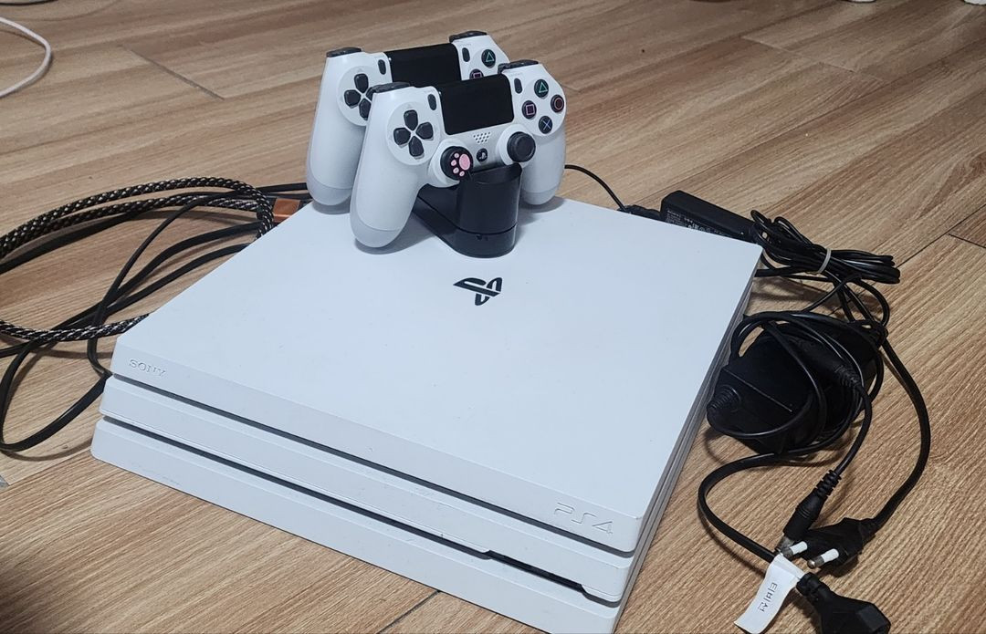 ps4 pro 1TB--1