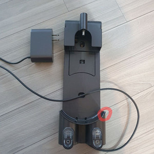다이슨 v6 정품 충전기.벽거치대 (도킹스테이션거치대 이미지