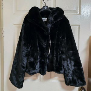 108 POUND 퍼자켓 판매합니다