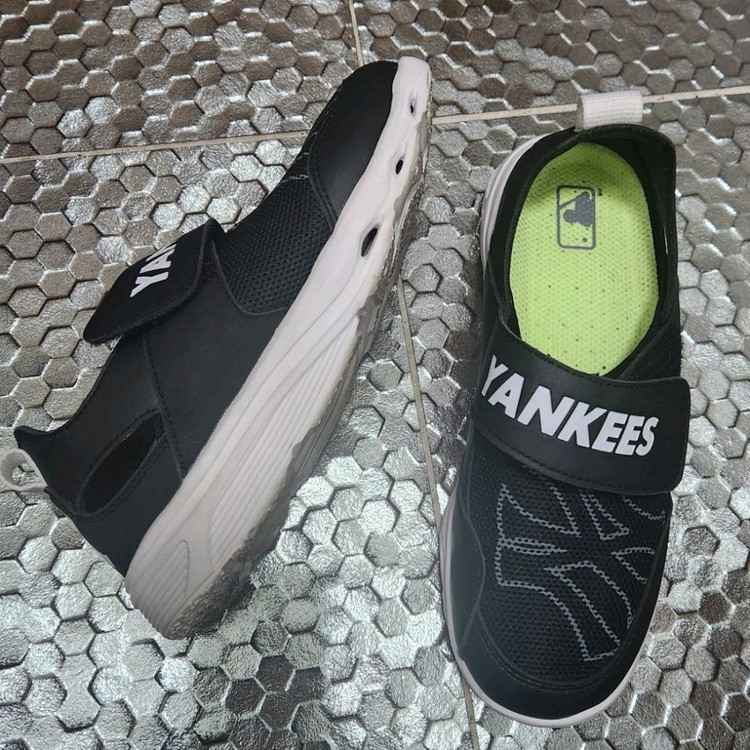 MLB 양키스 아동 샌들 230(1회착용) 이미지