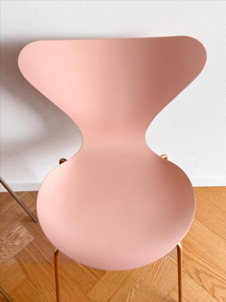 프리츠한센 세븐체어 60주년 한정 페일 핑크 이미지