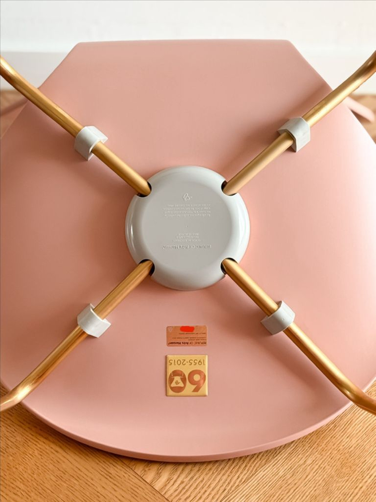 프리츠한센 세븐체어 60주년 한정 페일 핑크 이미지