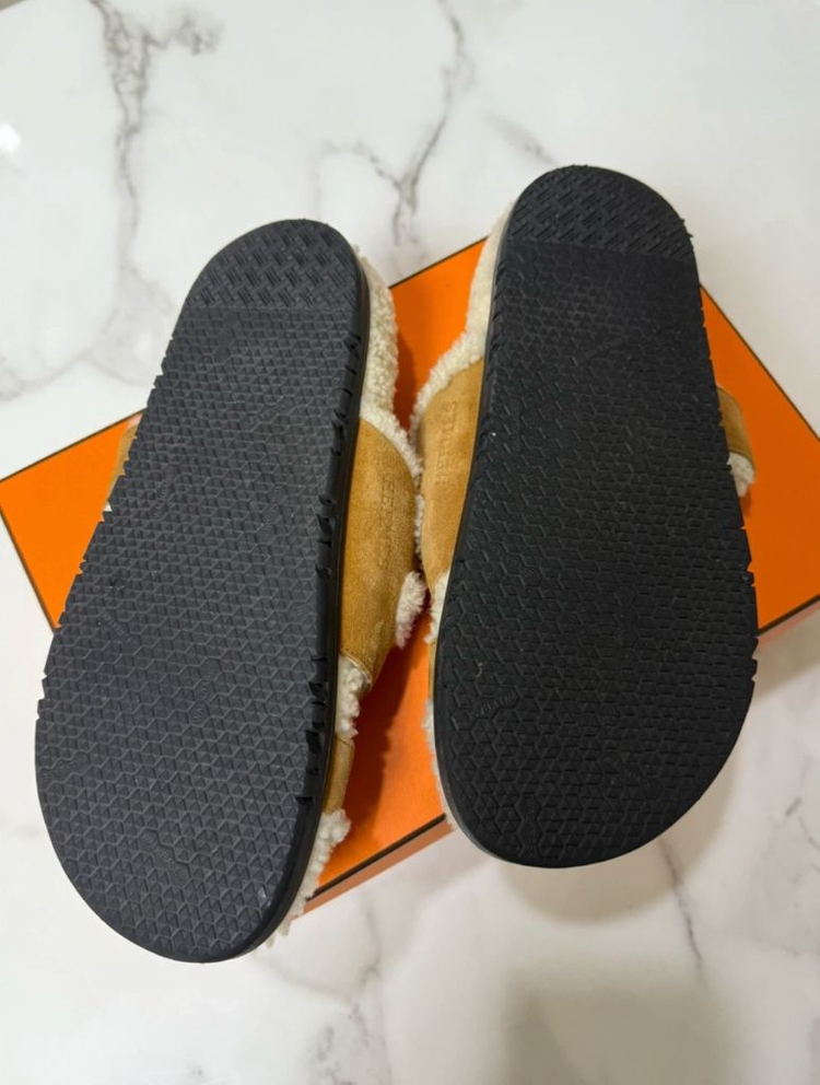 에르메스 시프레 스웨이드 샌들--2