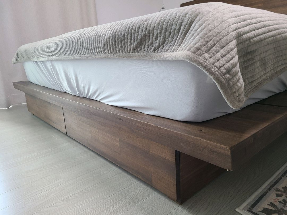 지누스 매트리스 원목 라지킹 침대 이미지