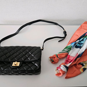 퀼팅 블랙 가죽 벨트백+스카프