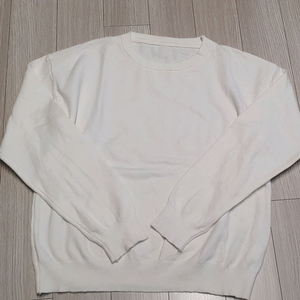 부드럽고 따뜻하고 얇은 여성 니트티 깨끗한옷