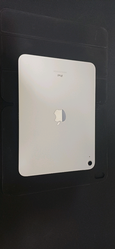 아이패드 10세대 wifi 실버 + 신지모루케이스 팝니다--2
